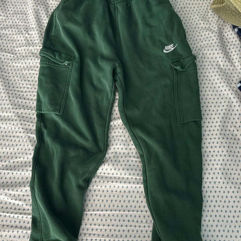 nike dark green cargo sweatpants size medium